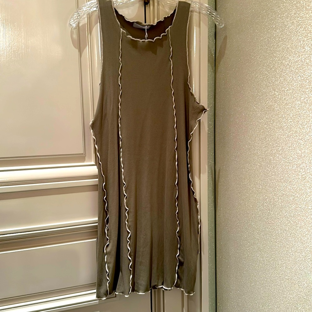 Isalis woman, dress size medium